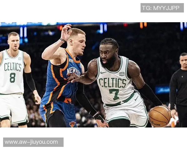 杰伦布朗半场表现抢眼13投6中贡献14分助力球队稳定火力